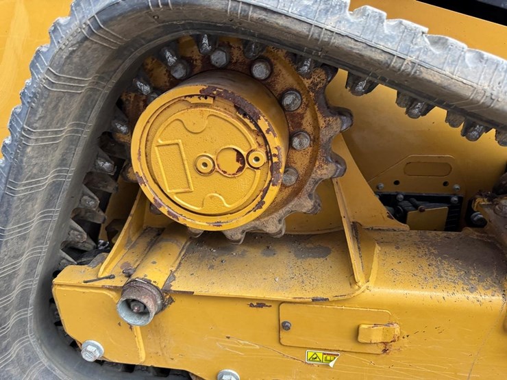 2020-caterpillar-249d3-image-21