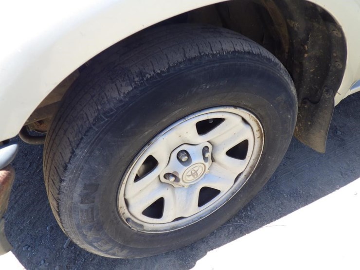 2004-toyota-tacoma-image-11