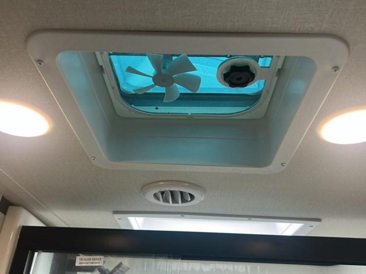#139-•-2022-grand-design-solitude-310gk-camper-image-75
