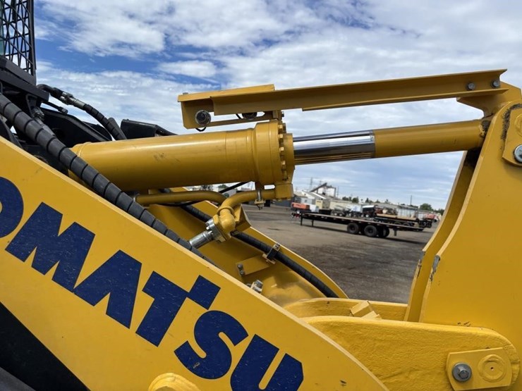 2019-komatsu-wa200-8-image-16