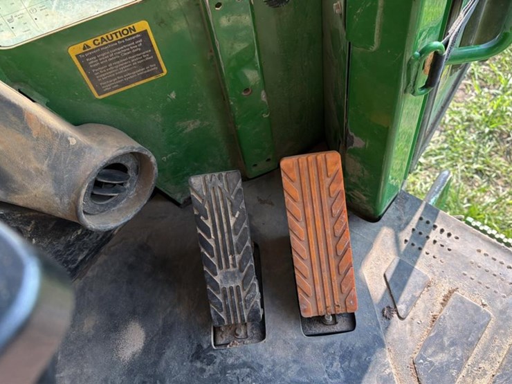 2015-deere-648l-image-48