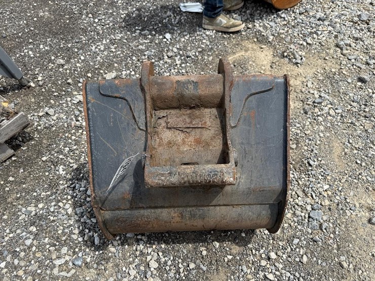 bobcat-24”-excavator-bucket-image-3