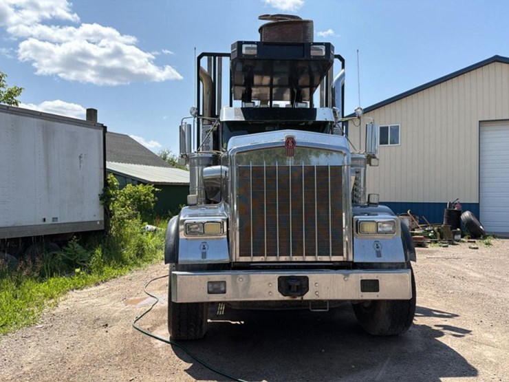 #127-•-2015-kenworth-log-truck-image-7