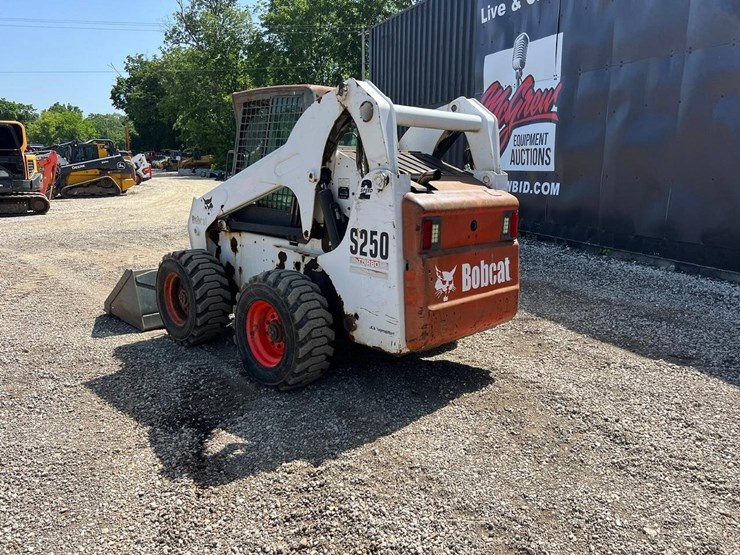 2005-bobcat-s250-image-4