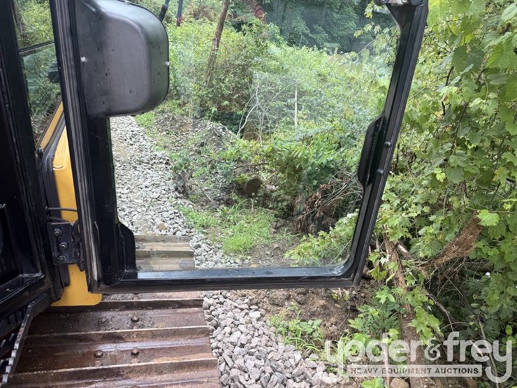 2019-caterpillar-d6k2-lgp-image-35