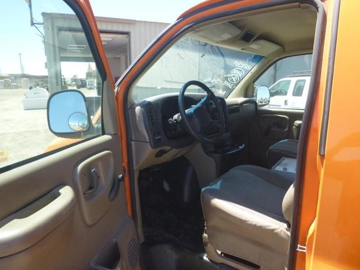 2000-chevrolet-express-3500-image-5