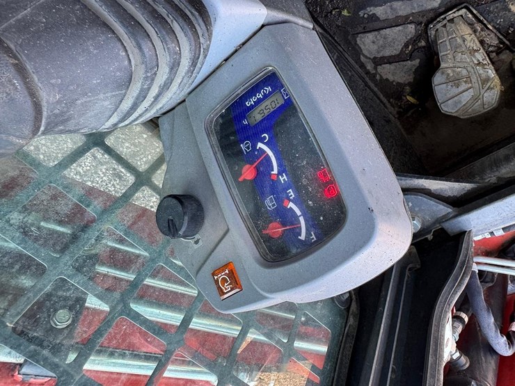 kubota-ssv65-image-26