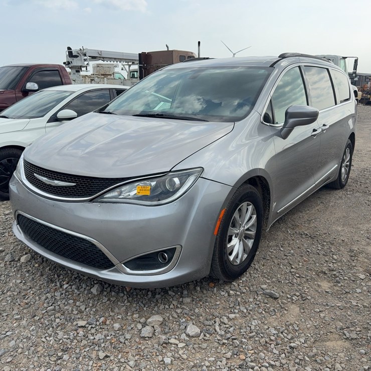2017 CHRYSLER PACIFICA