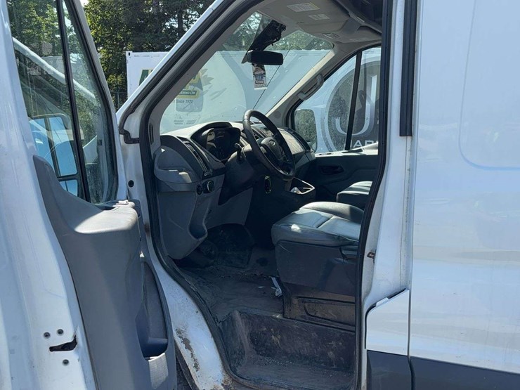 2017-ford-transit-image-13