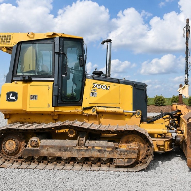 2008 DEERE 700J XLT