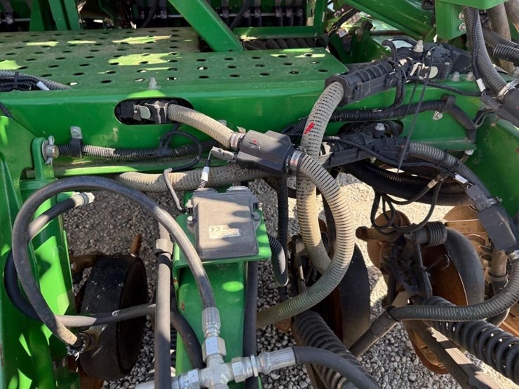 2015-john-deere-1990-image-29