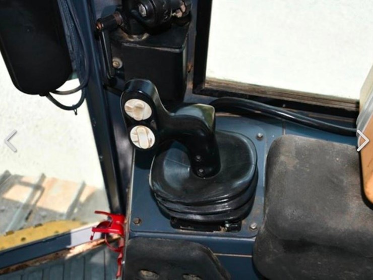 2008-deere-700j-xlt-image-10