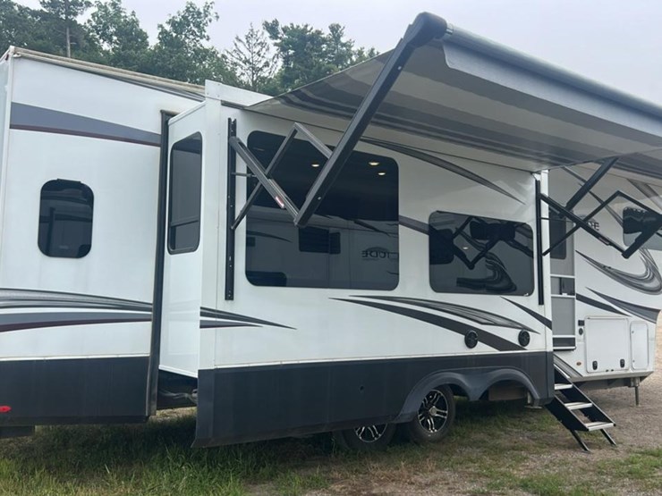 #138-•-2022-grand-design-solitude-345gk-camper-image-7