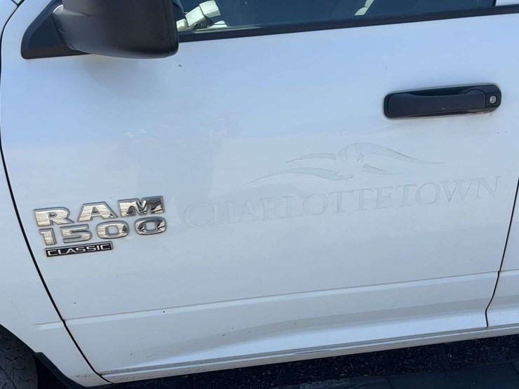 2019-ram-1500-classic-image-26