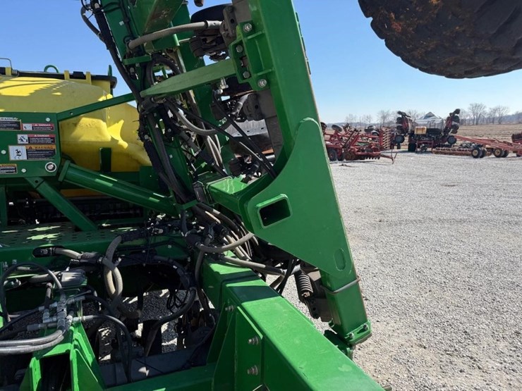 2015-john-deere-1990-image-31