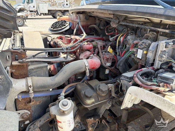 2016-freightliner-m2-106-image-12