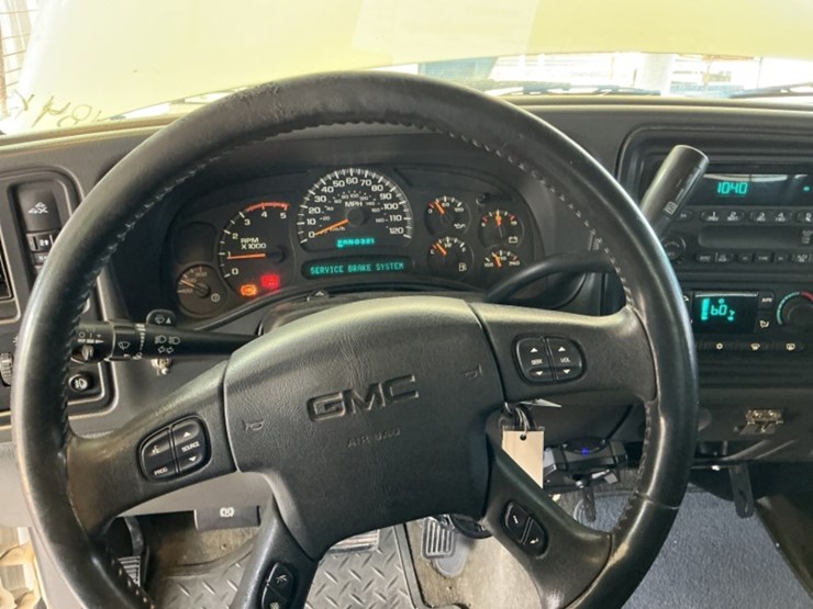 2005-gmc-sierra-2500hd-image-17
