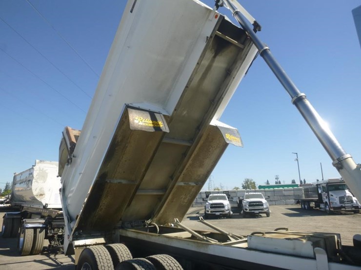 2020-western-star-4900sf-image-10