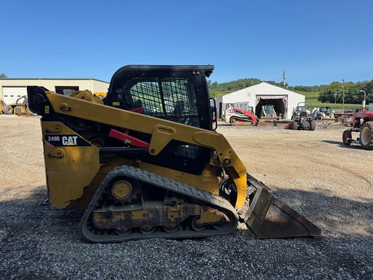 2017-caterpillar-249d-image-7