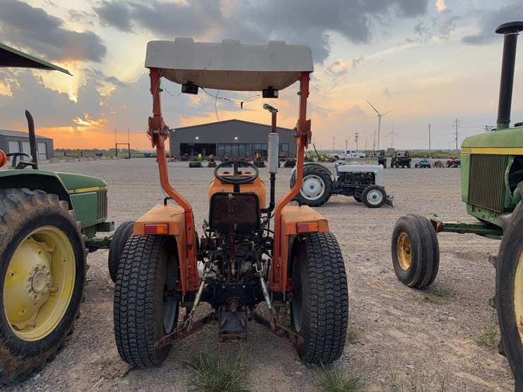 2004-tractor-king-200-image-5