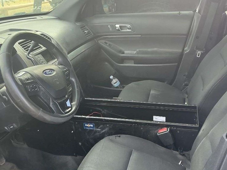 2018-ford-explorer-image-8