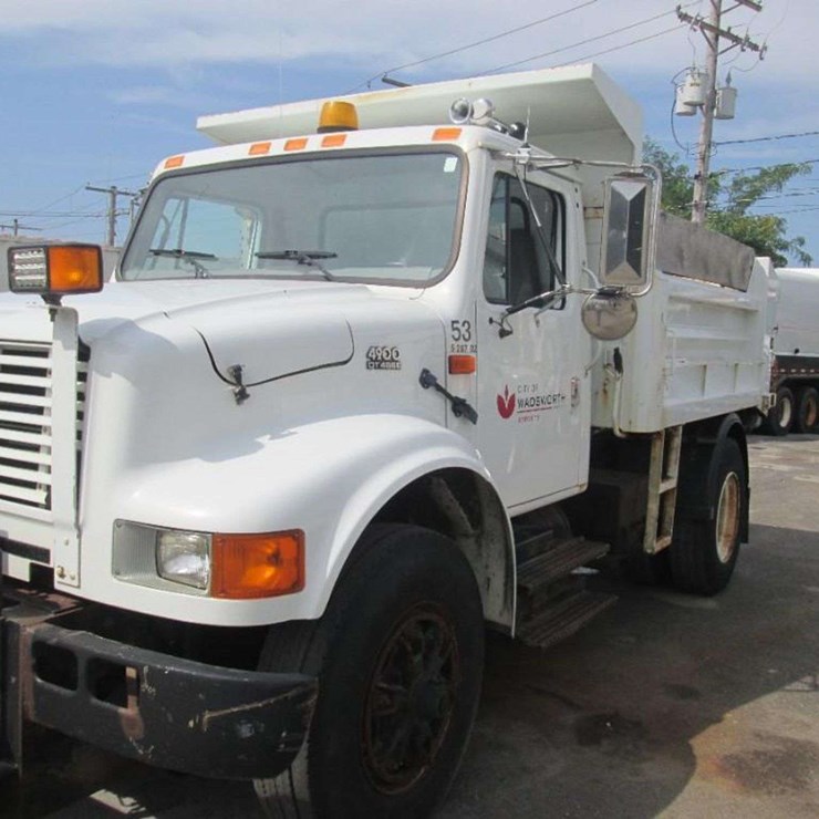2002 INTERNATIONAL 4900