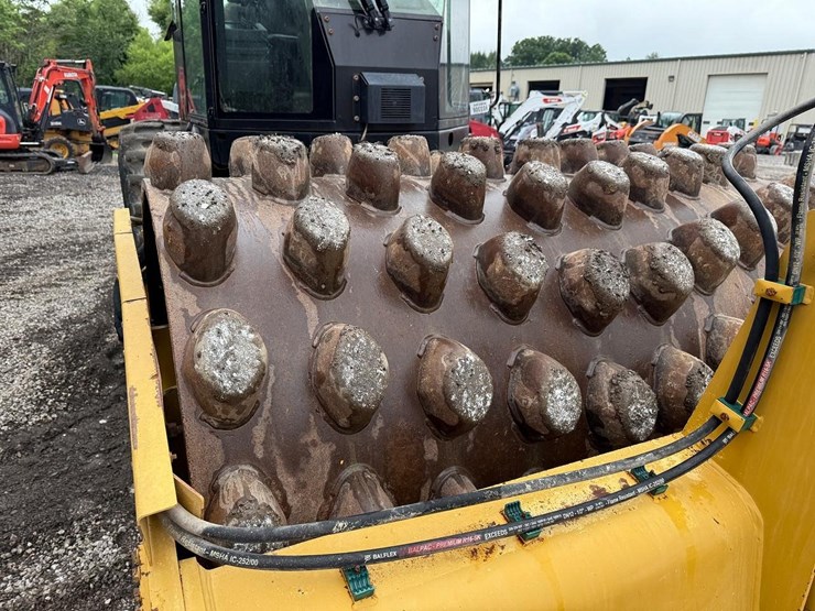 2011-caterpillar-cp56-image-11
