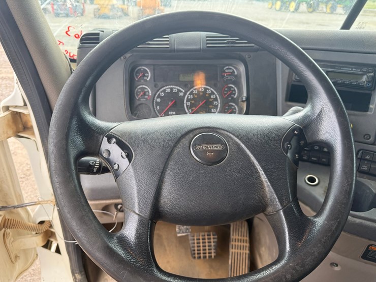 2016-freightliner-cascadia-125-image-48