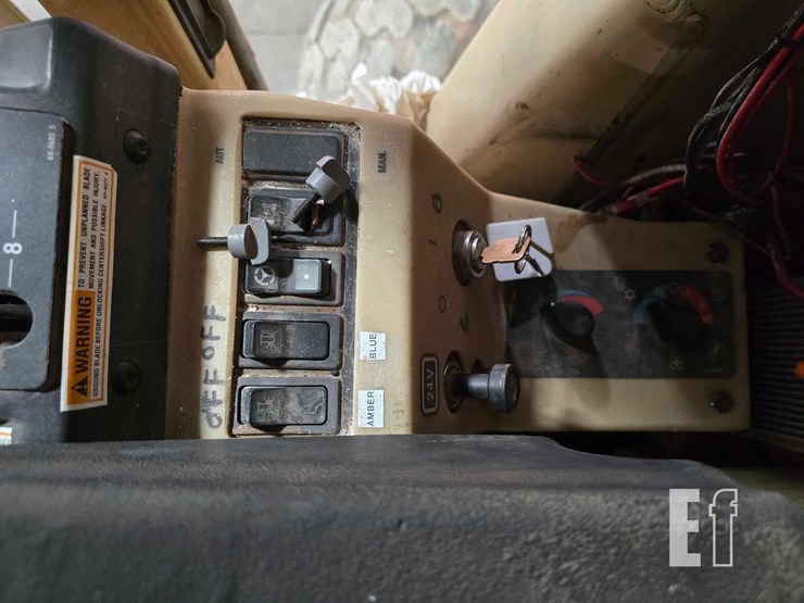2000-caterpillar-120h-image-22