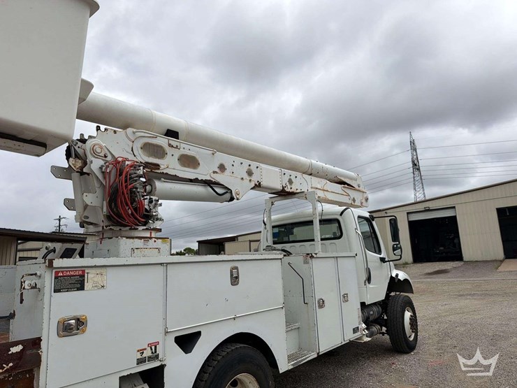 2016-freightliner-m2-106-image-43