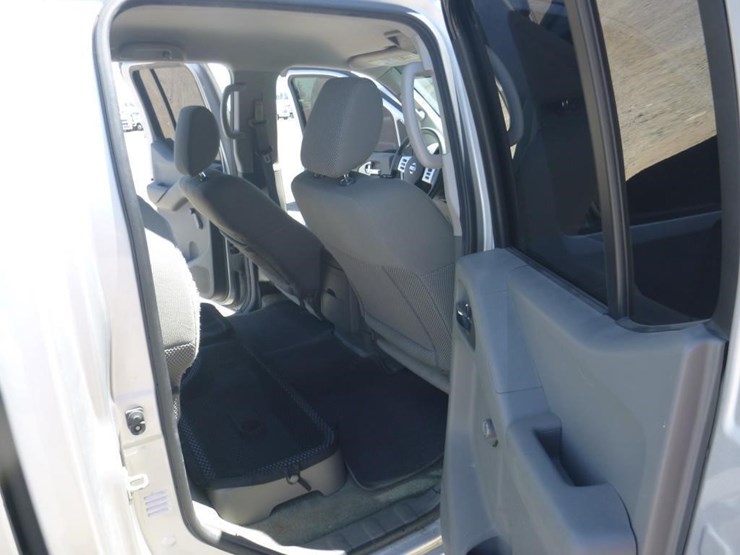 2016-nissan-frontier-image-8