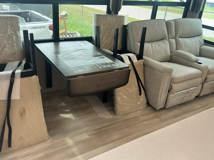 #139-•-2022-grand-design-solitude-310gk-camper-image-47