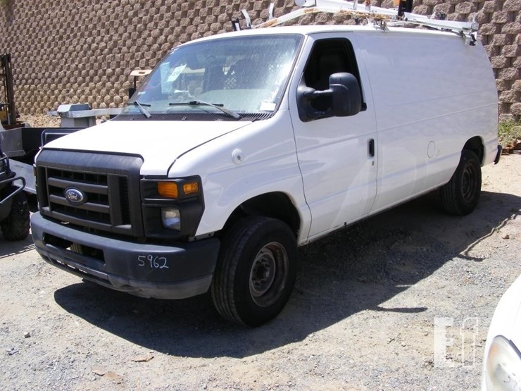 2010-ford-e250-image-2