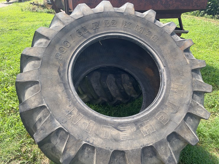 set-of-2-(800/65r32)-tires-image-2