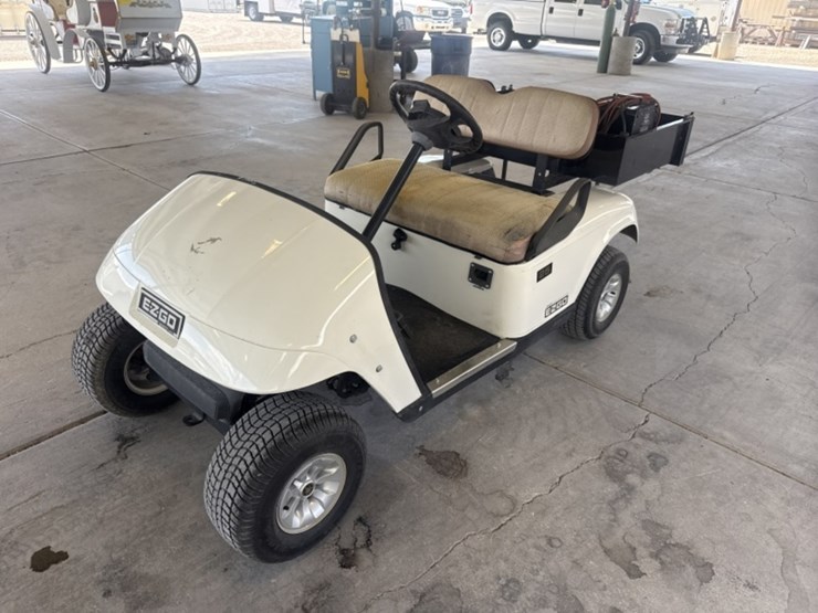 2004-ez-go-golf-cart-image-4