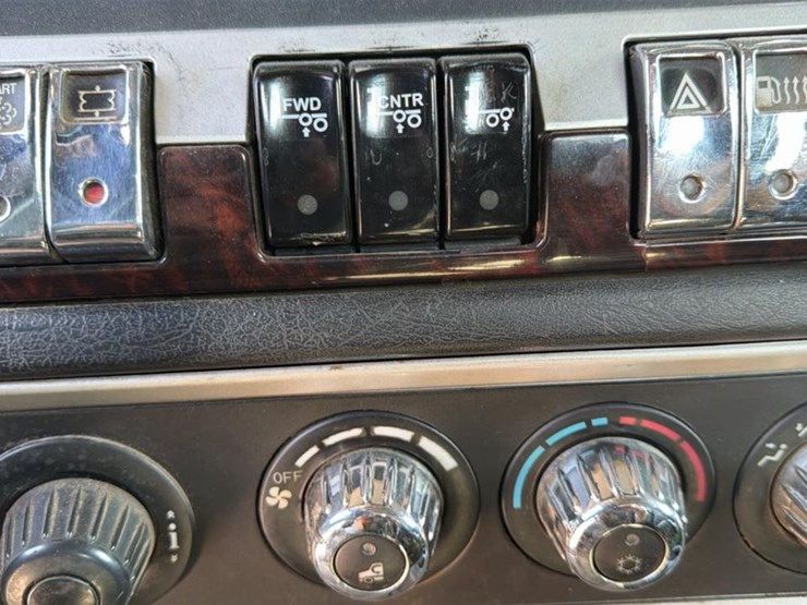 #127-•-2015-kenworth-log-truck-image-61
