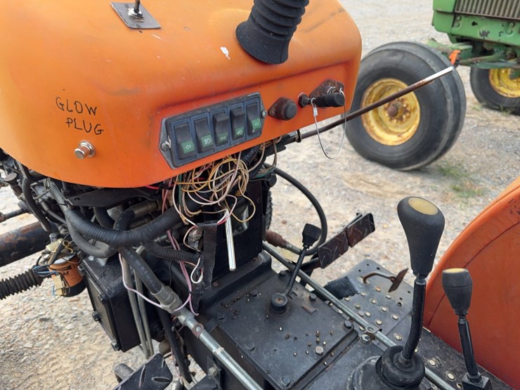 2004-tractor-king-200-image-48