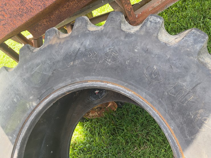 set-of-2-(800/65r32)-tires-image-6