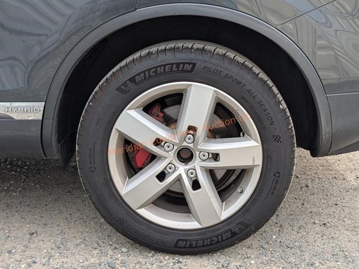 2013-volkswagen-touareg-image-38