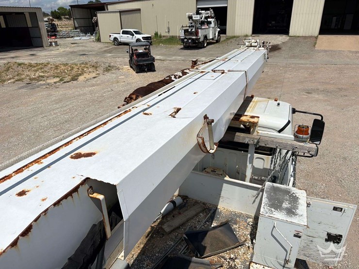 2016-freightliner-m2-106-image-31