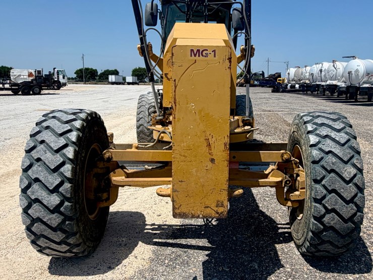 2008-caterpillar-12m-image-2