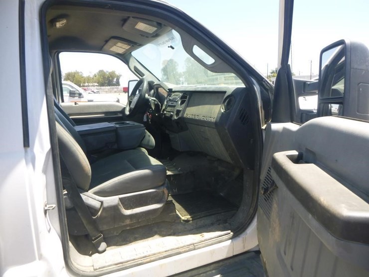2011-ford-f550-image-11