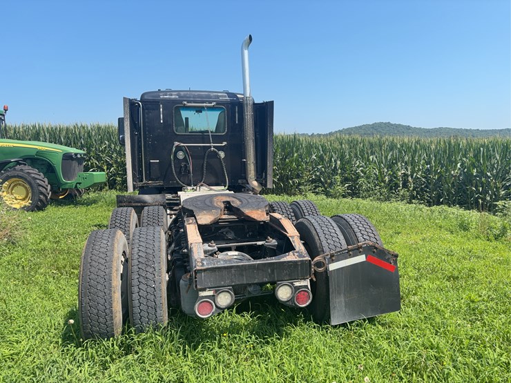 2017-peterbuilt-567-model-image-4