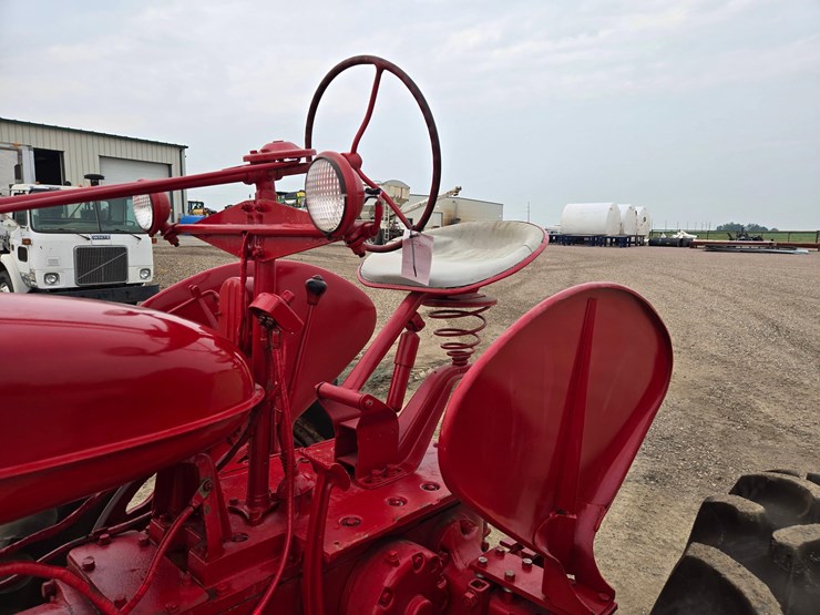 1939-farmall-super-hv-tractor-image-21