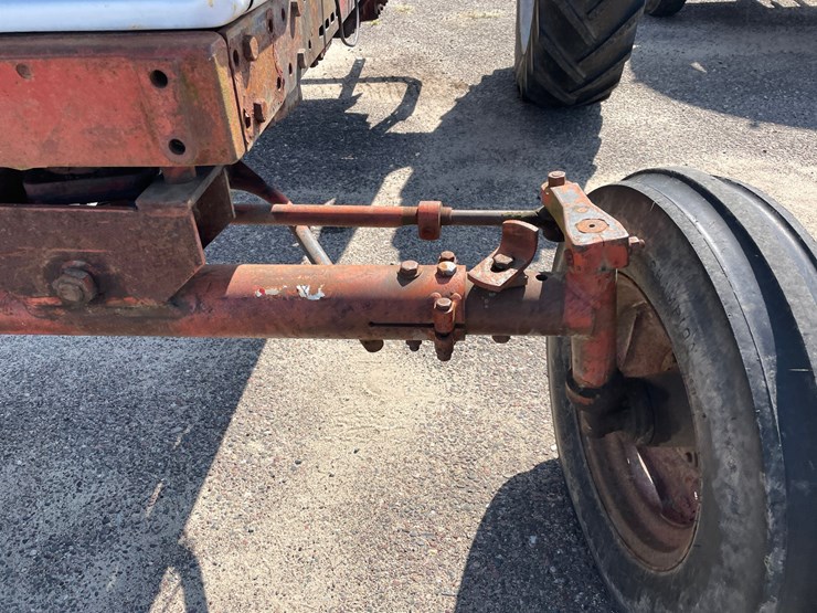 #2102-•-farmall-560-tractor-image-16