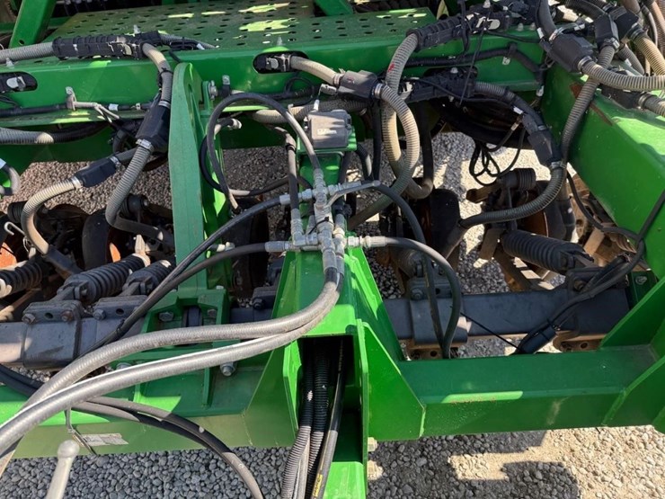 2015-john-deere-1990-image-34