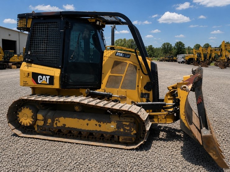 2016-caterpillar-d5k2-lgp-image-1