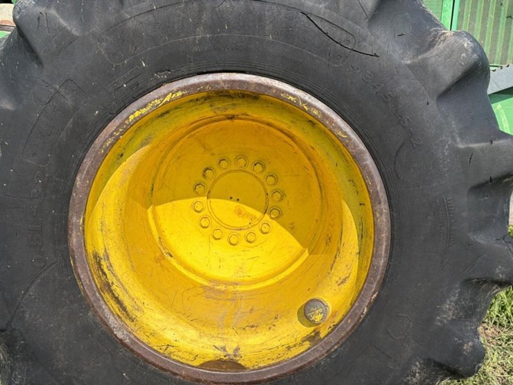 2015-deere-648l-image-27