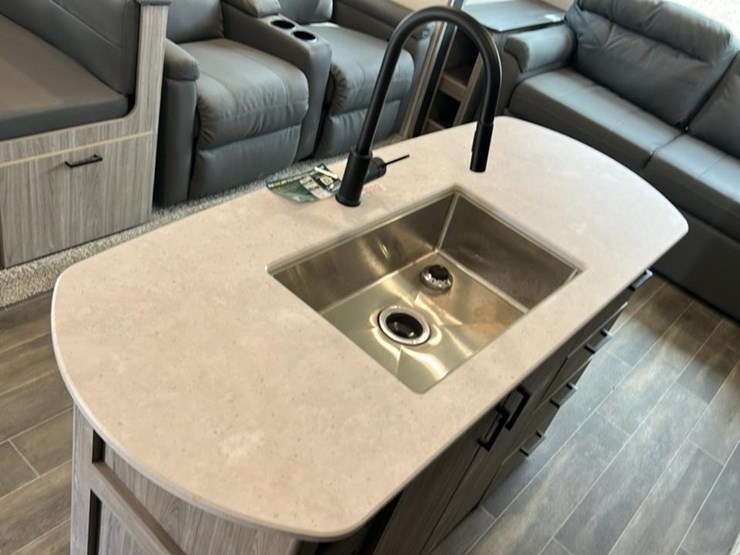 #142-•-2022-keystone-passport-grand-touring-series-2870rl-camper-image-62