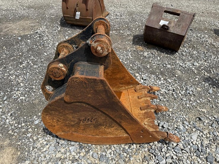 tag-24”-excavator-bucket-image-4